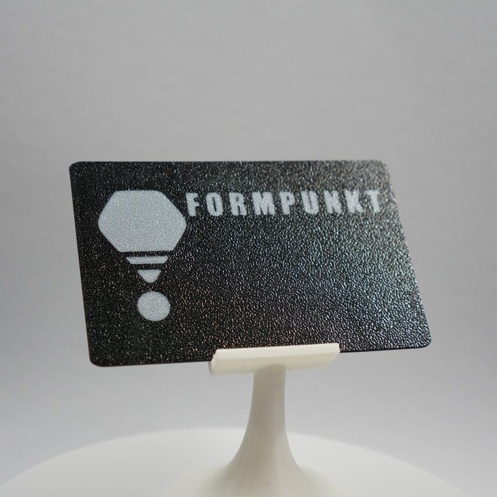 Personalisierbare NFC-Visitenkarte mit Glanz-Effekt für professionellen Markenauftritt